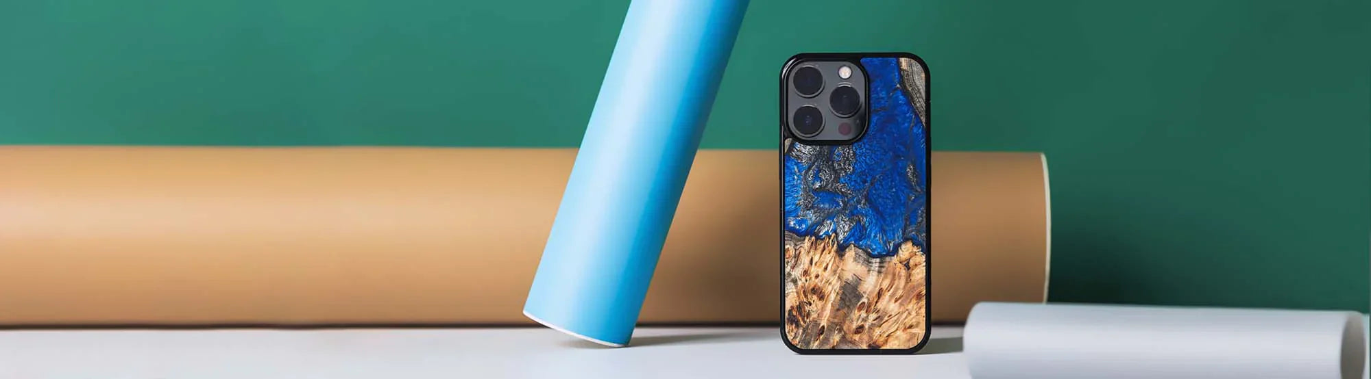 Apple iPhone 16e Handyhüllen aus Harz und Holz