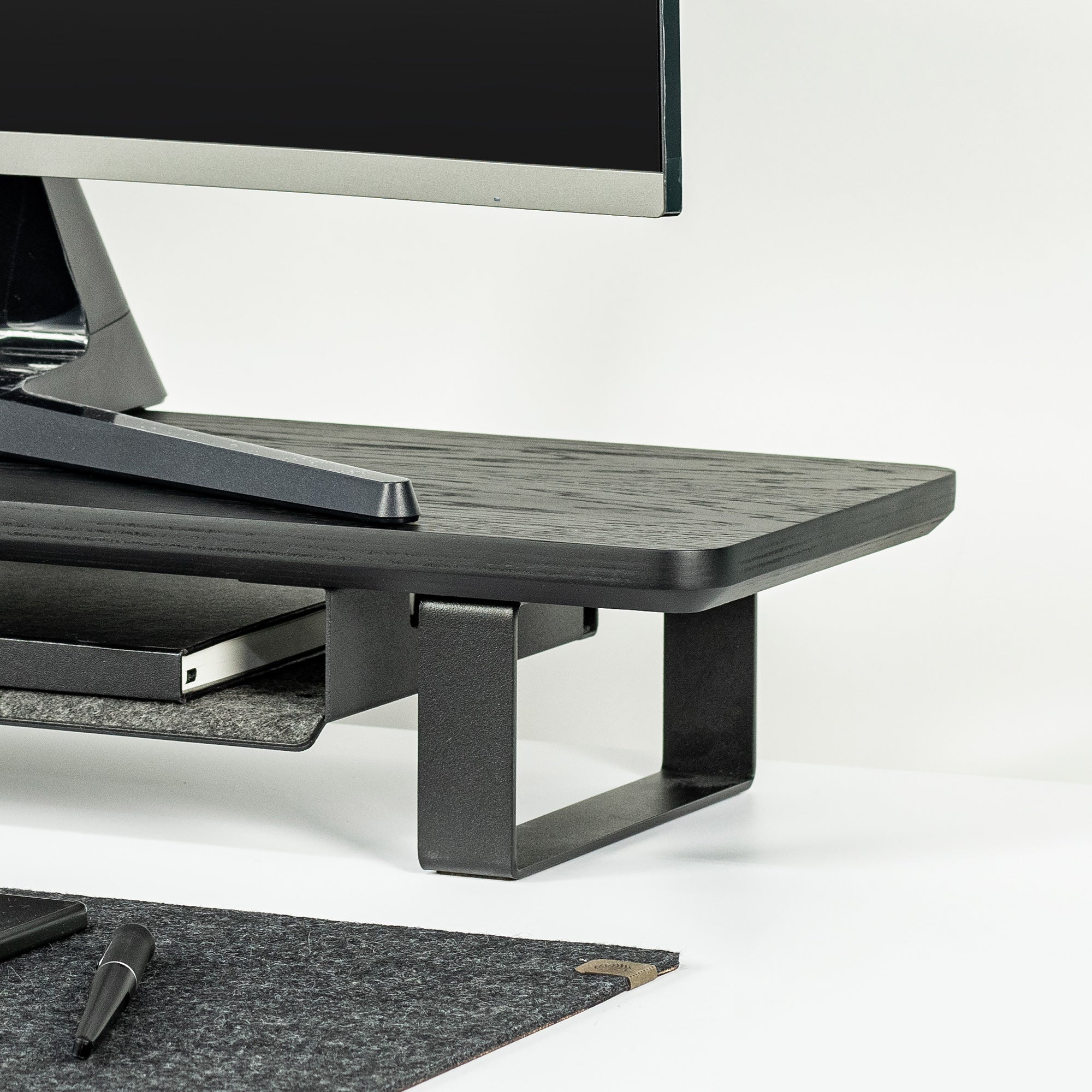 Doppelmonitorständer – Lang, Schwarz, weiße Beine