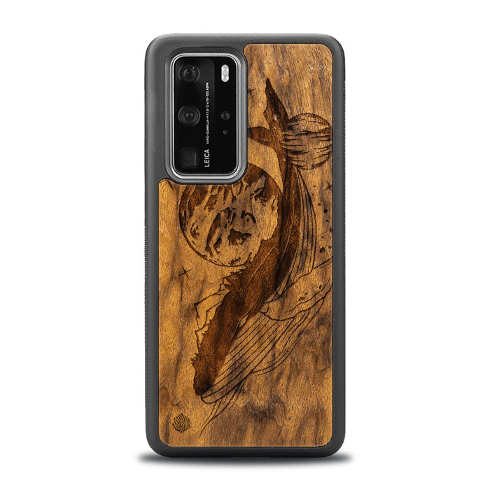 Huawei P40 Pro Handyhülle aus Holz - Cosmic Whale