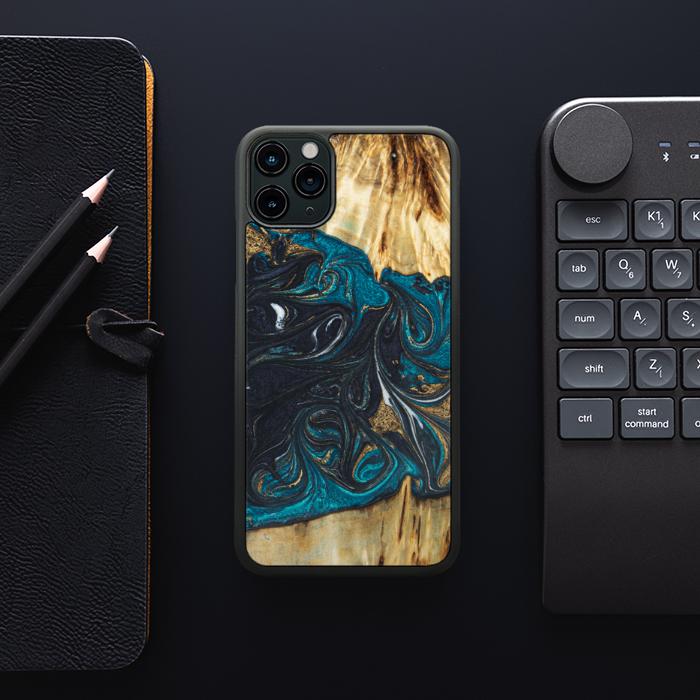 iPhone 11 Pro Max Handyhülle aus Harz und Holz - SYNERGY#E1