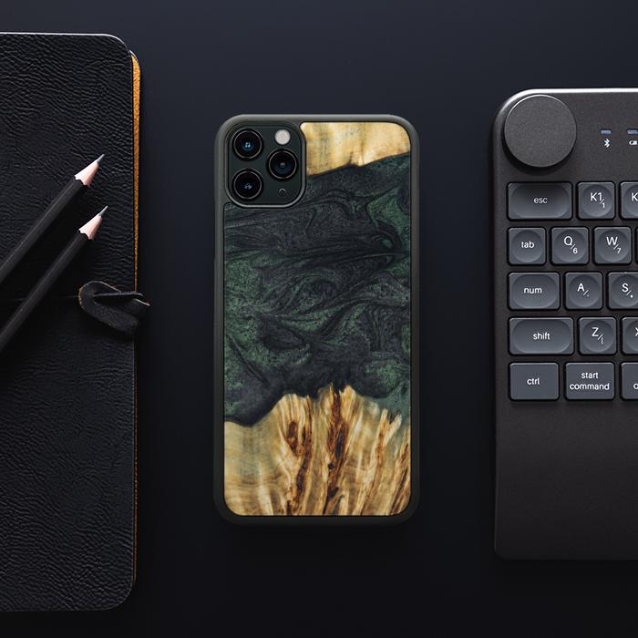 iPhone 11 Pro Max Handyhülle aus Harz und Holz - Synergy#E25