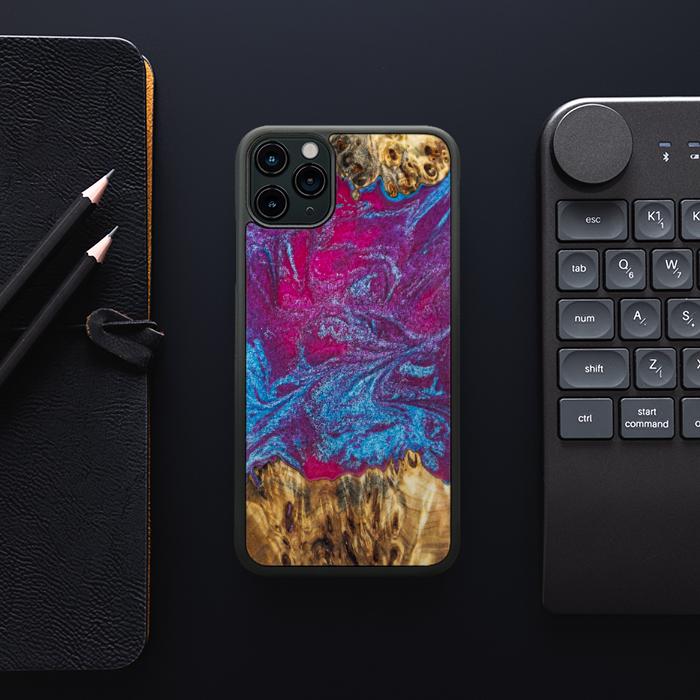 iPhone 11 Pro Max Handyhülle aus Harz und Holz - Synergy#E3