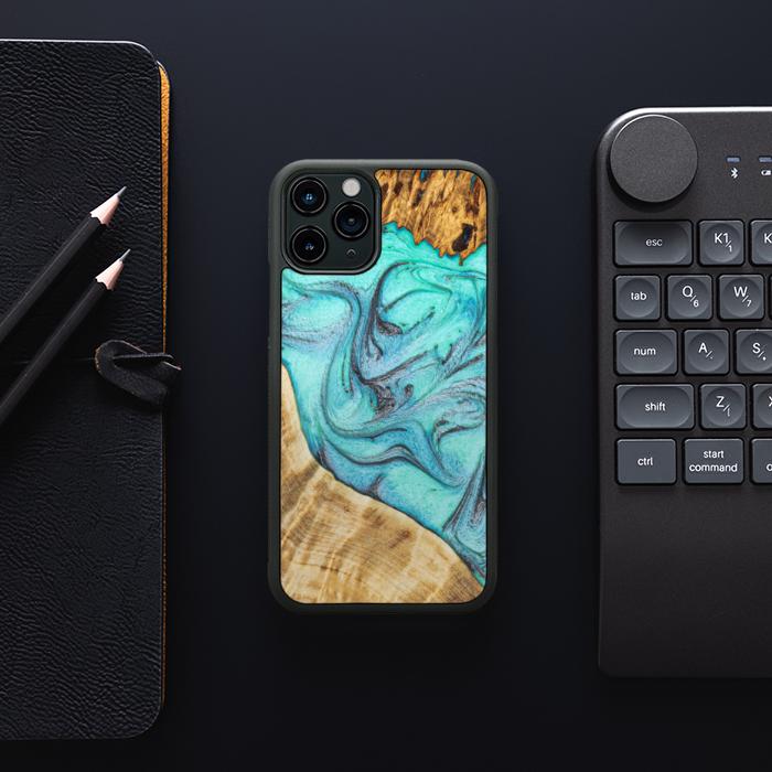 iPhone 11 Pro Handyhülle aus Harz und Holz - Synergy#E16