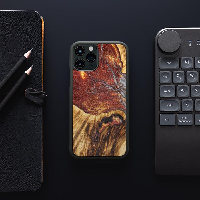 iPhone 11 Pro Handyhülle aus Harz und Holz - Synergy#E9
