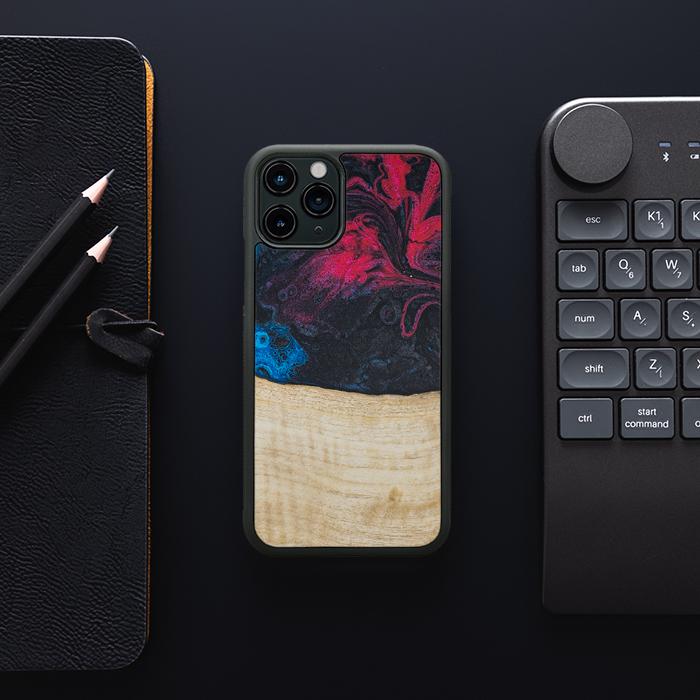 iPhone 11 Pro Handyhülle aus Harz und Holz - Synergy#F14