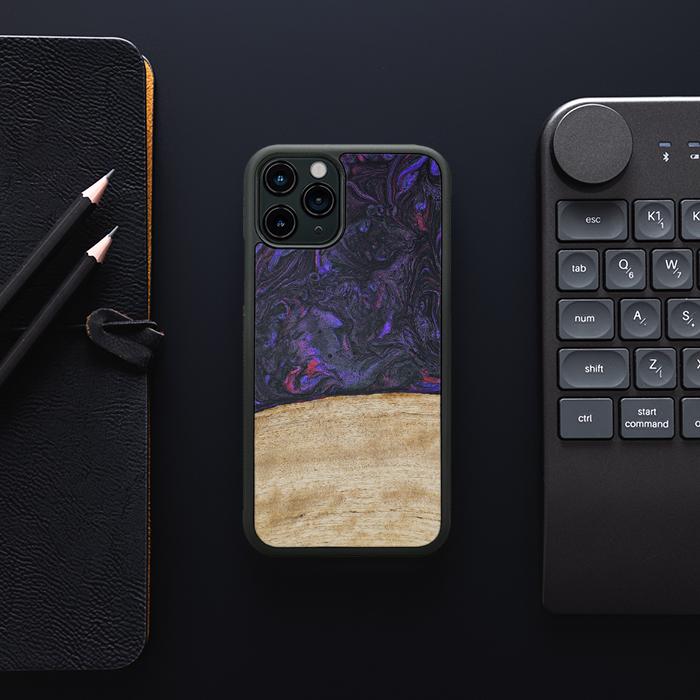 iPhone 11 Pro Handyhülle aus Harz und Holz - Synergy#F7