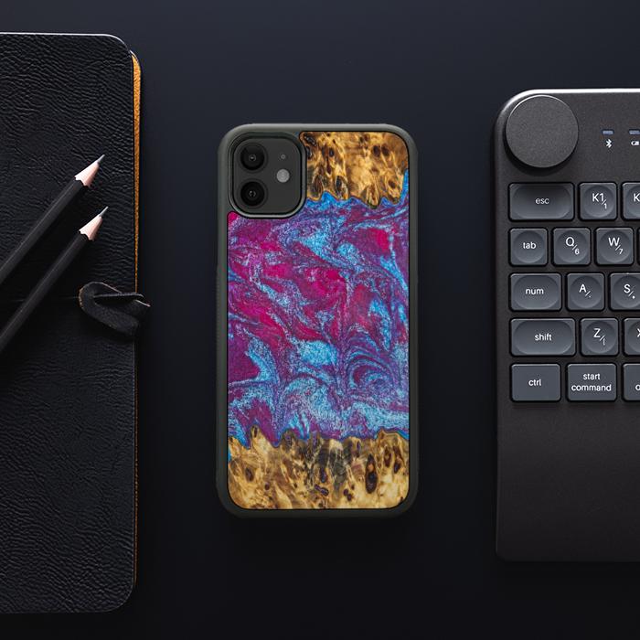 iPhone 11 Handyhülle aus Harz und Holz - Synergy#E15
