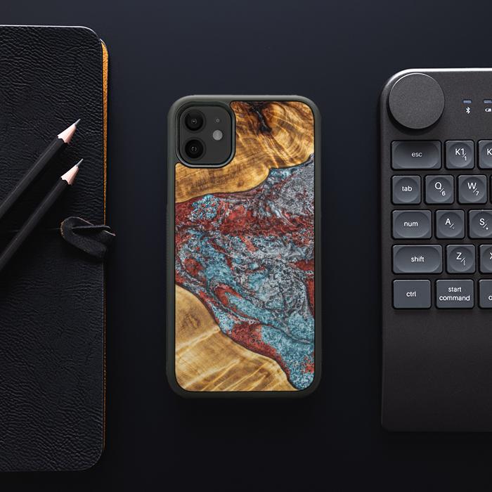 iPhone 11 Handyhülle aus Harz und Holz - Synergy#E7