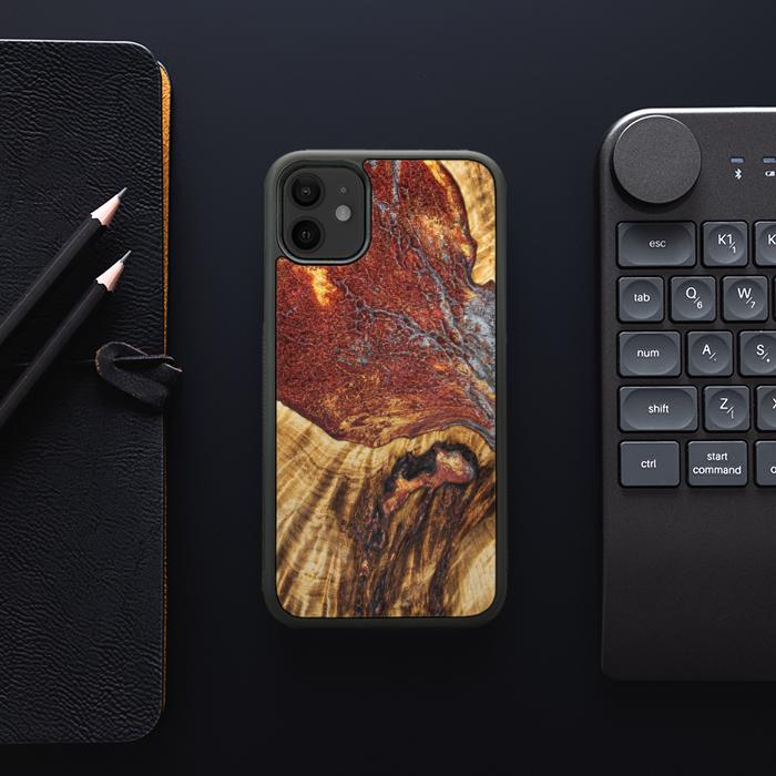 iPhone 11 Handyhülle aus Harz und Holz - Synergy#E9