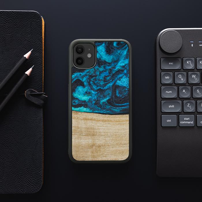 iPhone 11 Handyhülle aus Harz und Holz - Synergy#F11