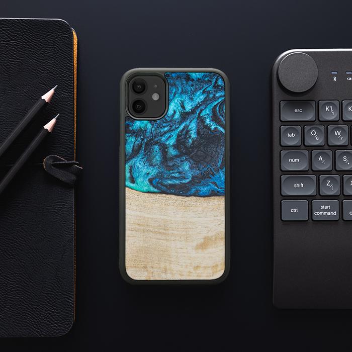 iPhone 11 Handyhülle aus Harz und Holz - Synergy#F3