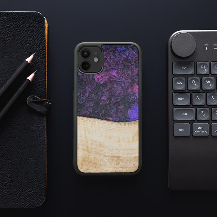 iPhone 11 Handyhülle aus Harz und Holz - Synergy#F4