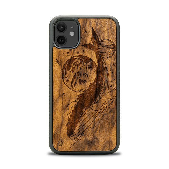 iPhone 11 Handyhülle aus Holz - Cosmic Whale