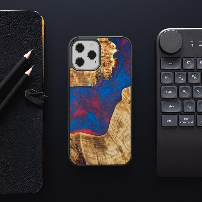 iPhone 12 Pro Max Handyhülle aus Harz und Holz - Synergy#E10
