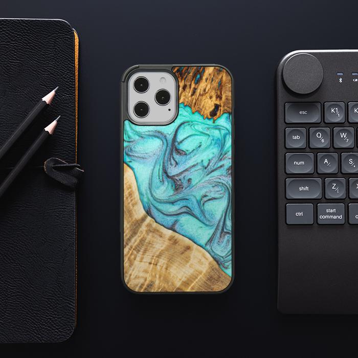 iPhone 12 Pro Max Handyhülle aus Harz und Holz - Synergy#E16