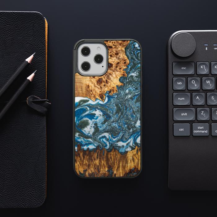 iPhone 12 Pro Max Handyhülle aus Harz und Holz - Synergy#E17