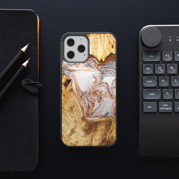 iPhone 12 Pro Max Handyhülle aus Harz und Holz - Synergy#E5