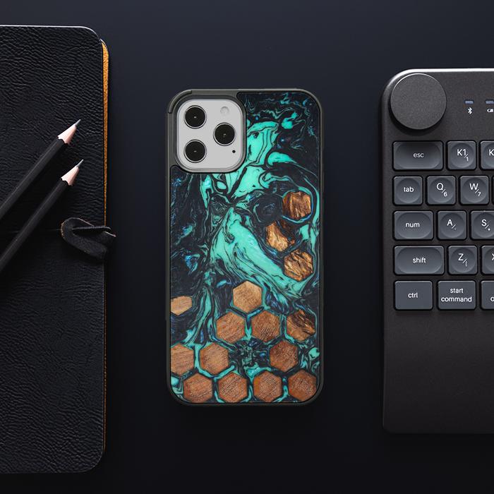 iPhone 12 Pro Max Handyhülle aus Harz und Holz - Synergy#F23
