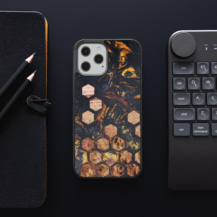 iPhone 12 Pro Max Handyhülle aus Harz und Holz - Synergy#F26
