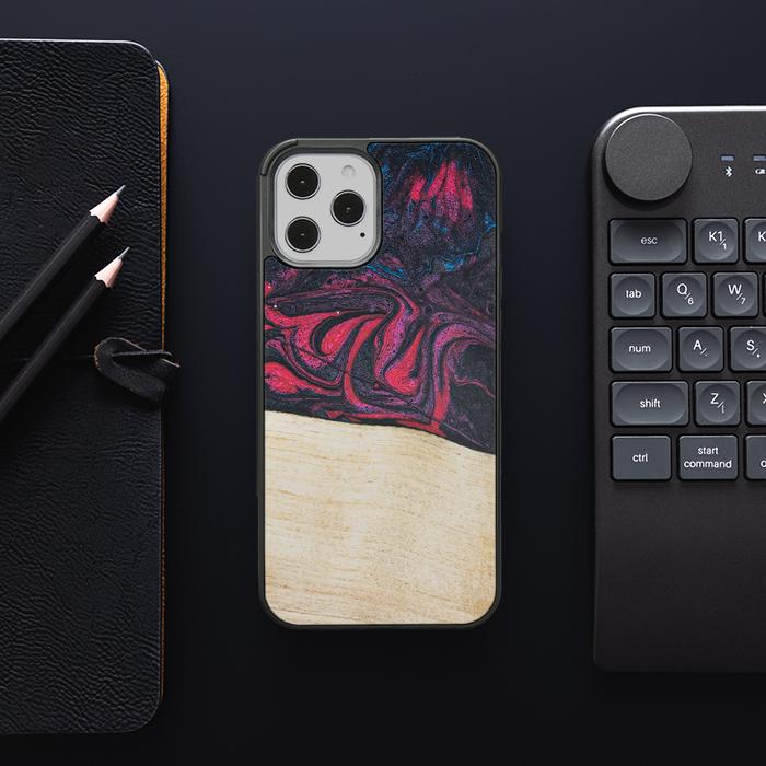 iPhone 12 Pro Max Handyhülle aus Harz und Holz - Synergy#F5