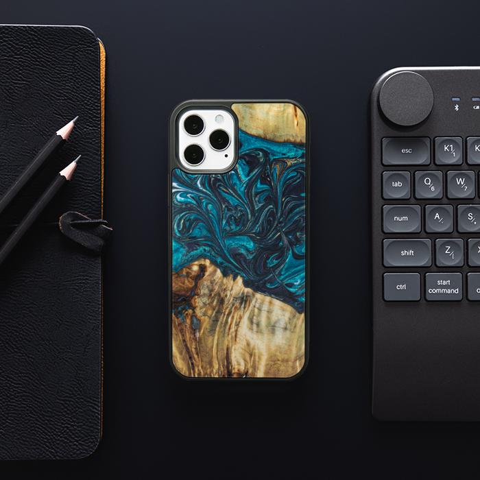 iPhone 12 Pro Handyhülle aus Harz und Holz - Synergy#E12