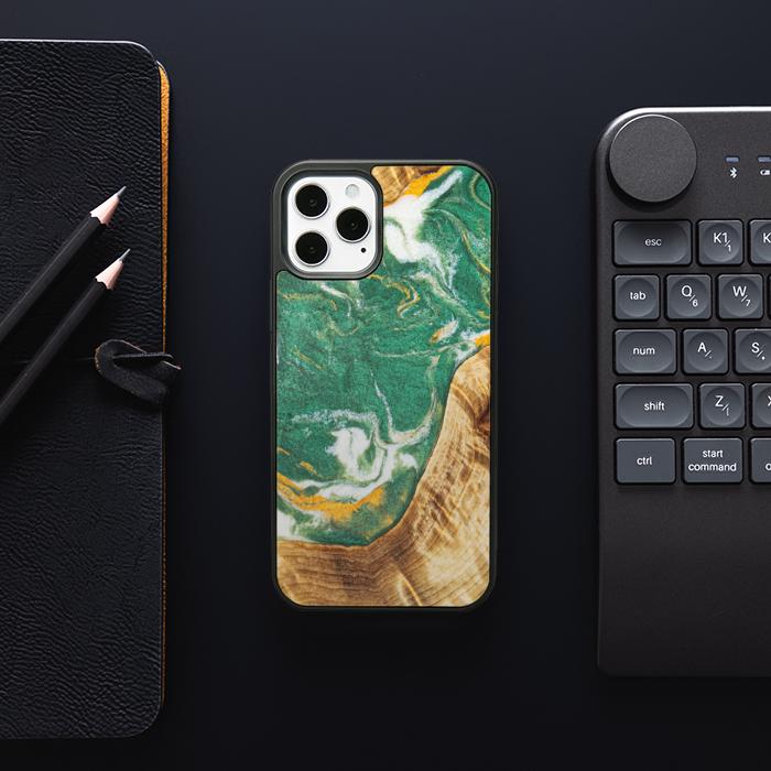 iPhone 12 Pro Handyhülle aus Harz und Holz - Synergy#E20