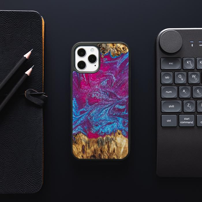 iPhone 12 Pro Handyhülle aus Harz und Holz - Synergy#E3