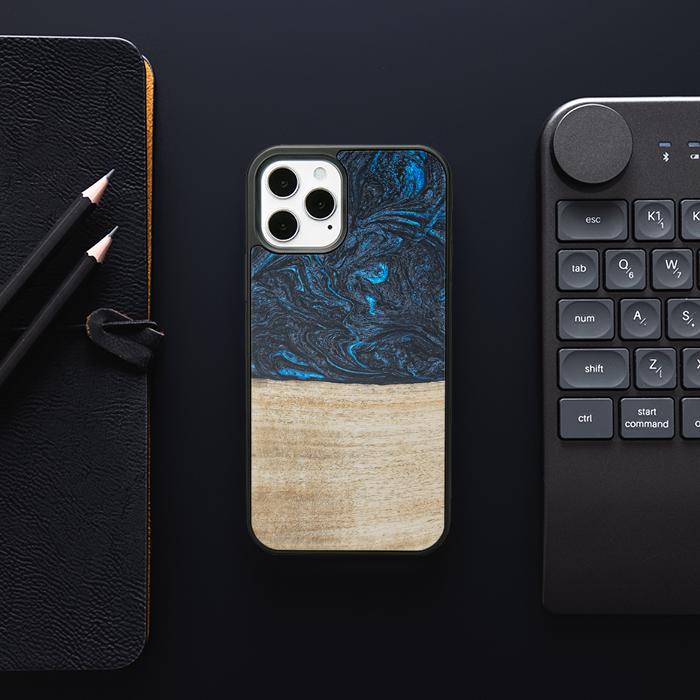 iPhone 12 Pro Handyhülle aus Harz und Holz - Synergy#F19