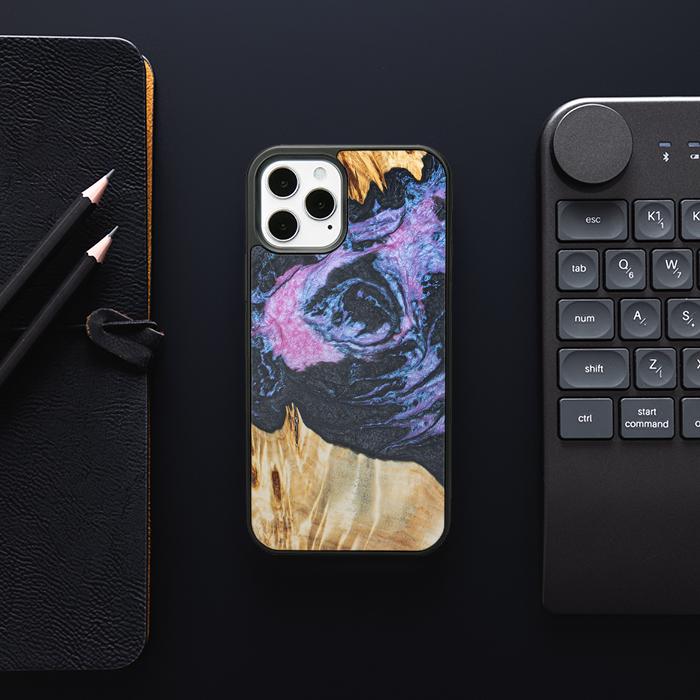 iPhone 12 Pro Handyhülle aus Harz und Holz - Synergy#F25