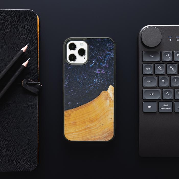 iPhone 12 Pro Handyhülle aus Harz und Holz - Synergy#F37