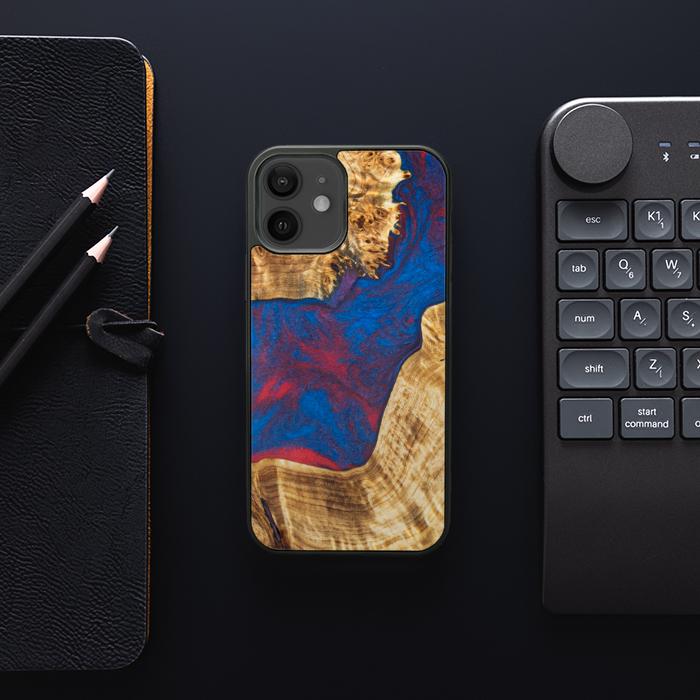 iPhone 12 Handyhülle aus Harz und Holz - Synergy#E10