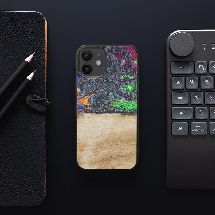 iPhone 12 Handyhülle aus Harz und Holz - Synergy#F2
