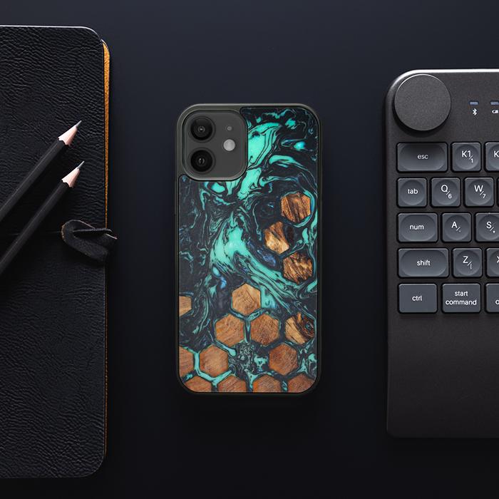 iPhone 12 Handyhülle aus Harz und Holz - Synergy#F28