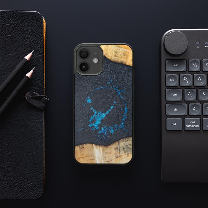 iPhone 12 Handyhülle aus Harz und Holz - Synergy#F35