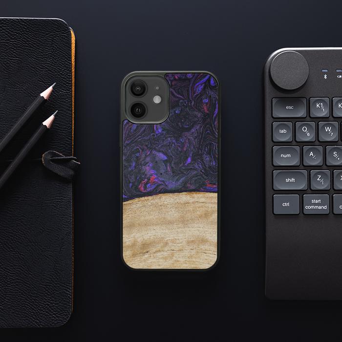 iPhone 12 Handyhülle aus Harz und Holz - Synergy#F7