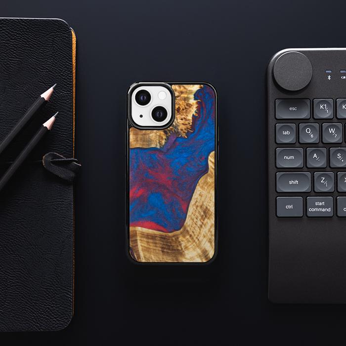 iPhone 13 Mini Handyhülle aus Harz und Holz - Synergy#E10