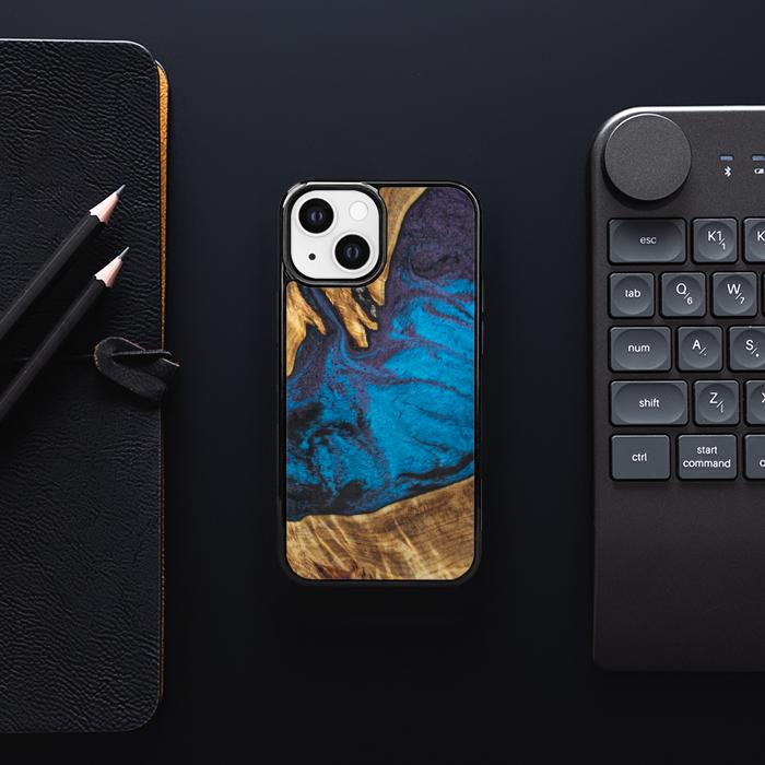 iPhone 13 Mini Handyhülle aus Harz und Holz - Synergy#E21