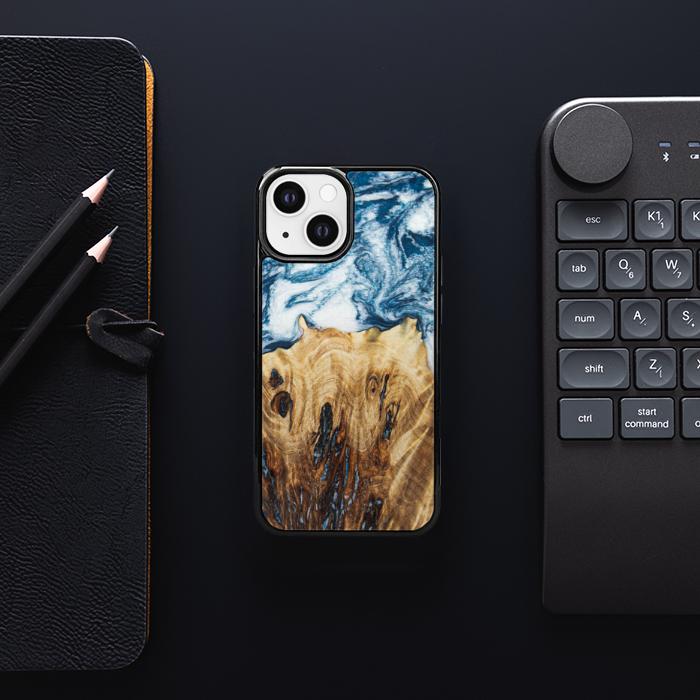 iPhone 13 Mini Handyhülle aus Harz und Holz - Synergy#E23