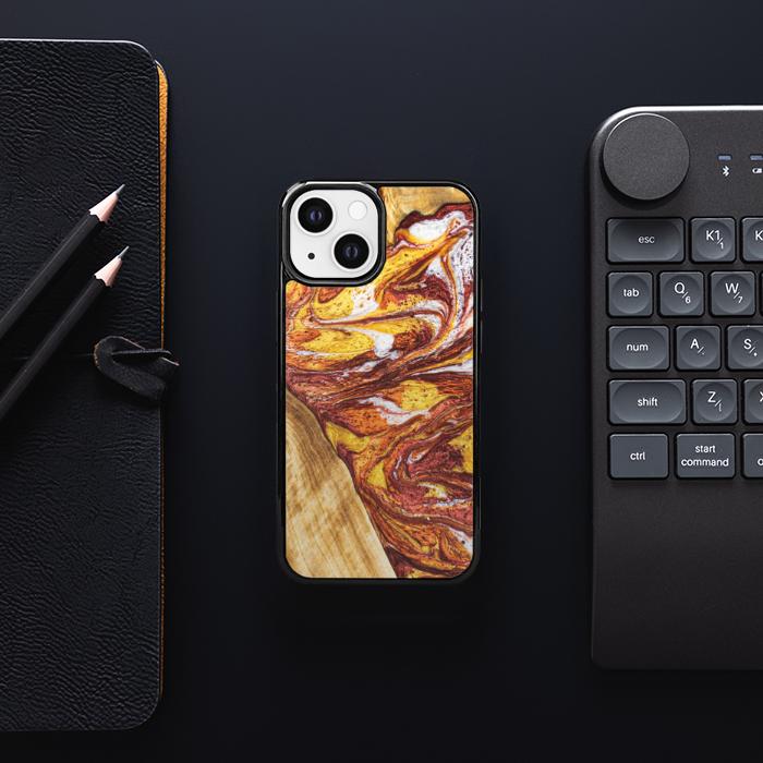 iPhone 13 Mini Handyhülle aus Harz und Holz - Synergy#E4