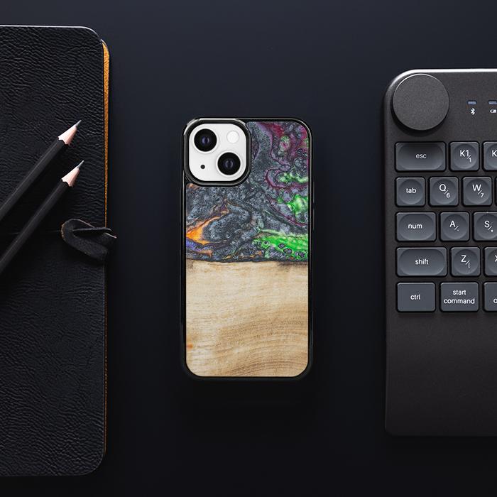 iPhone 13 Mini Handyhülle aus Harz und Holz - Synergy#F2