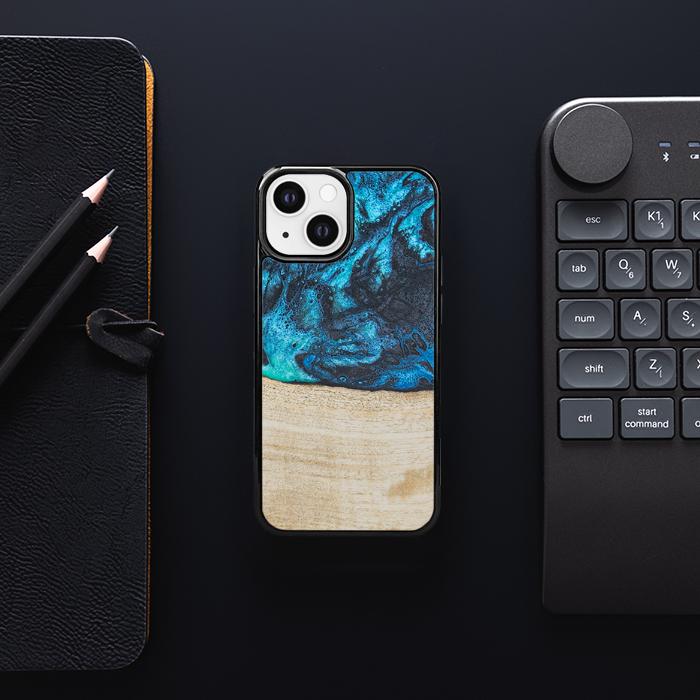 iPhone 13 Mini Handyhülle aus Harz und Holz - Synergy#F3