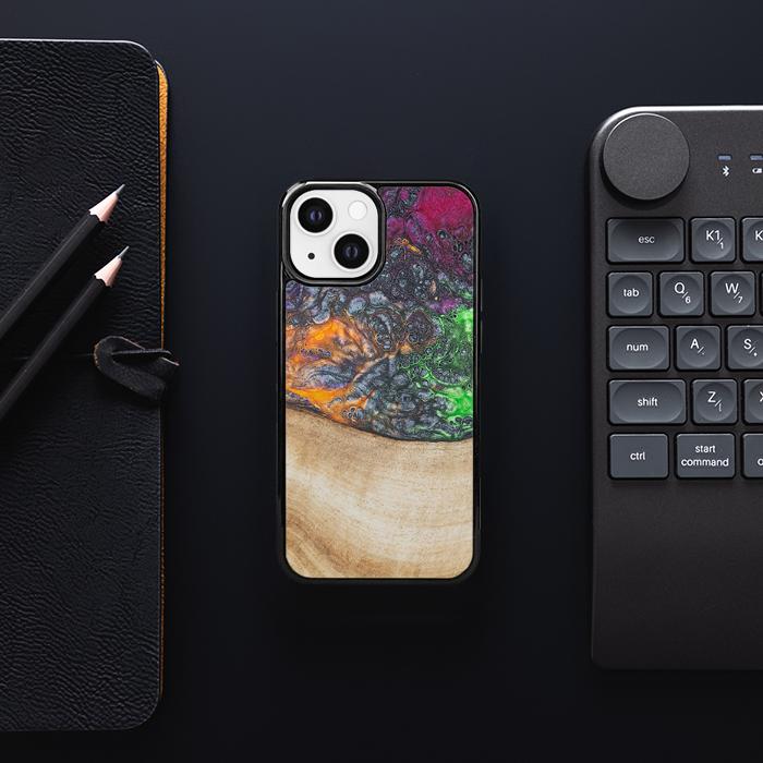 iPhone 13 Mini Handyhülle aus Harz und Holz - Synergy#F6