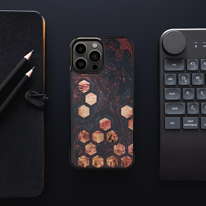 iPhone 13 Pro Max Handyhülle aus Harz und Holz - Synergy#F27