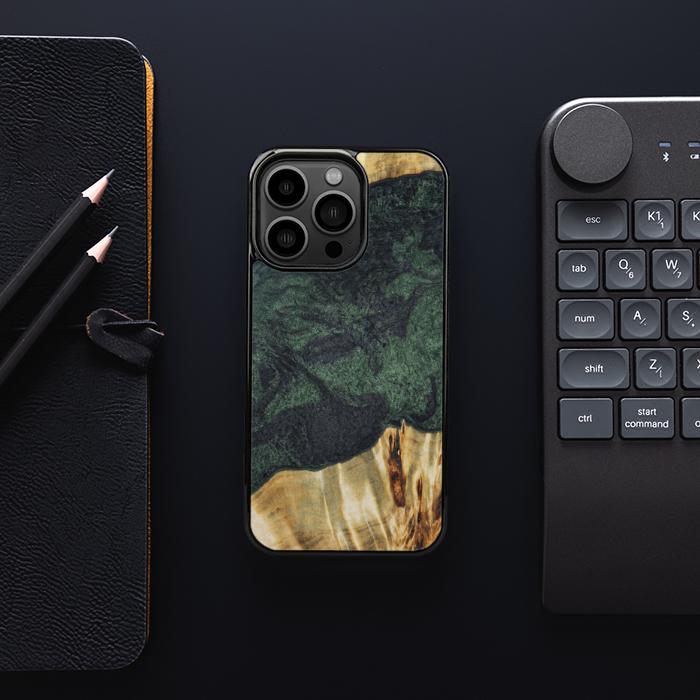 iPhone 13 Pro Handyhülle aus Harz und Holz - Synergy#E14