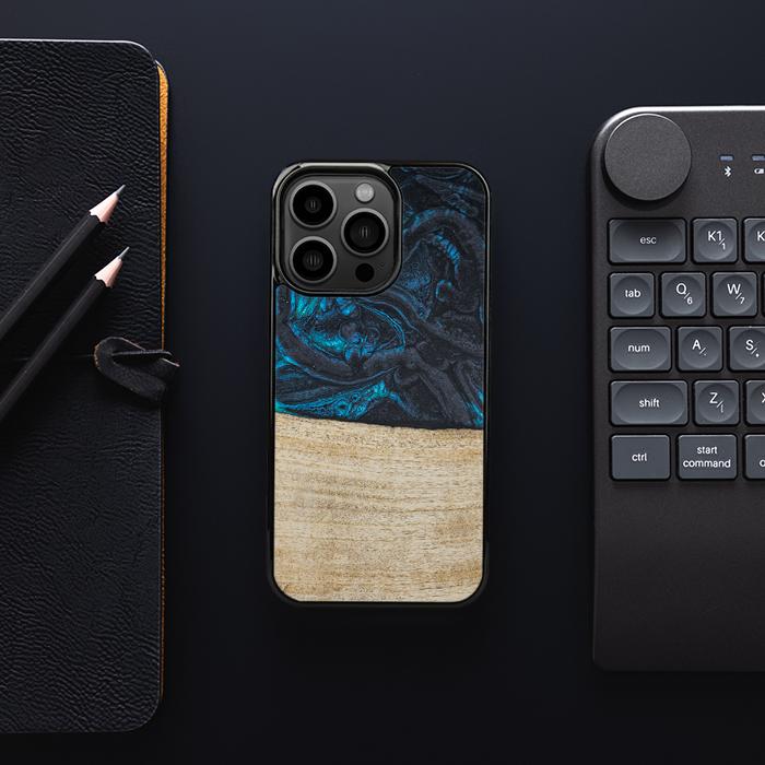 iPhone 13 Pro Handyhülle aus Harz und Holz - Synergy#F13