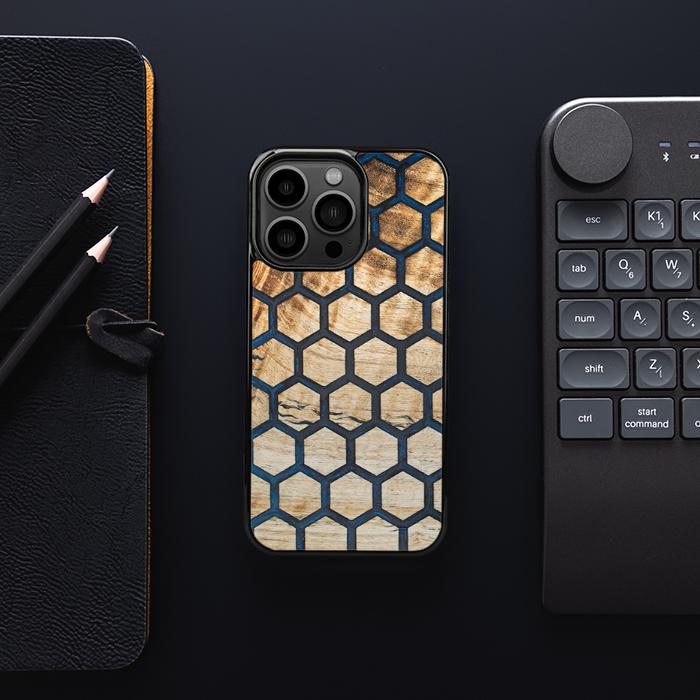 iPhone 13 Pro Handyhülle aus Harz und Holz - Synergy#F36