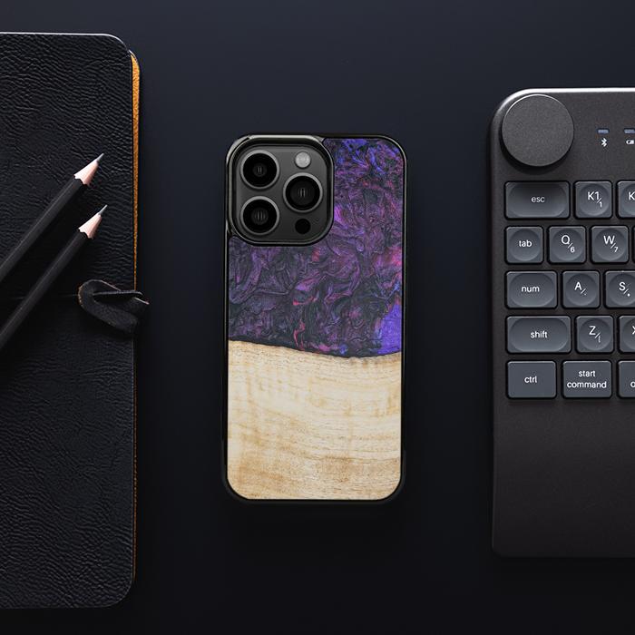 iPhone 13 Pro Handyhülle aus Harz und Holz - Synergy#F4