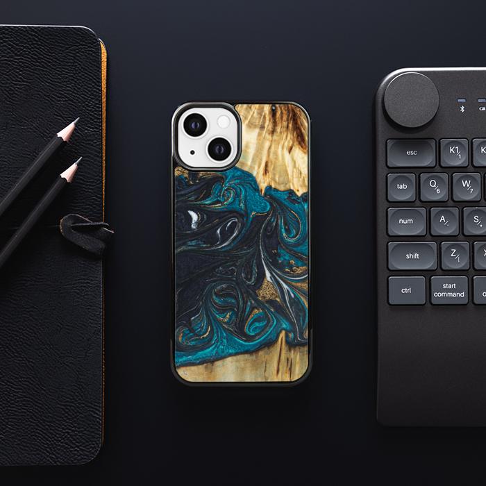 iPhone 13 Handyhülle aus Harz und Holz - SYNERGY#E1