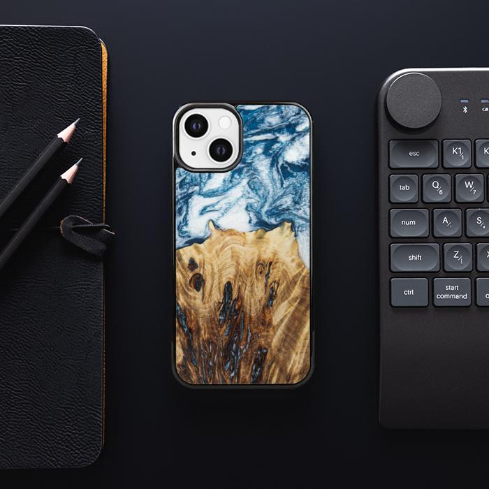 iPhone 13 Handyhülle aus Harz und Holz - Synergy#E23