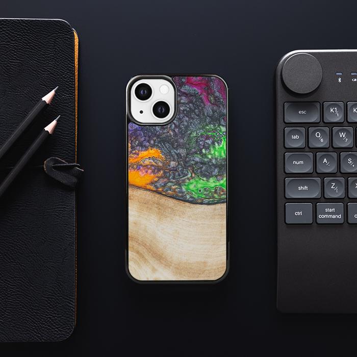 iPhone 13 Handyhülle aus Harz und Holz - Synergy#F1